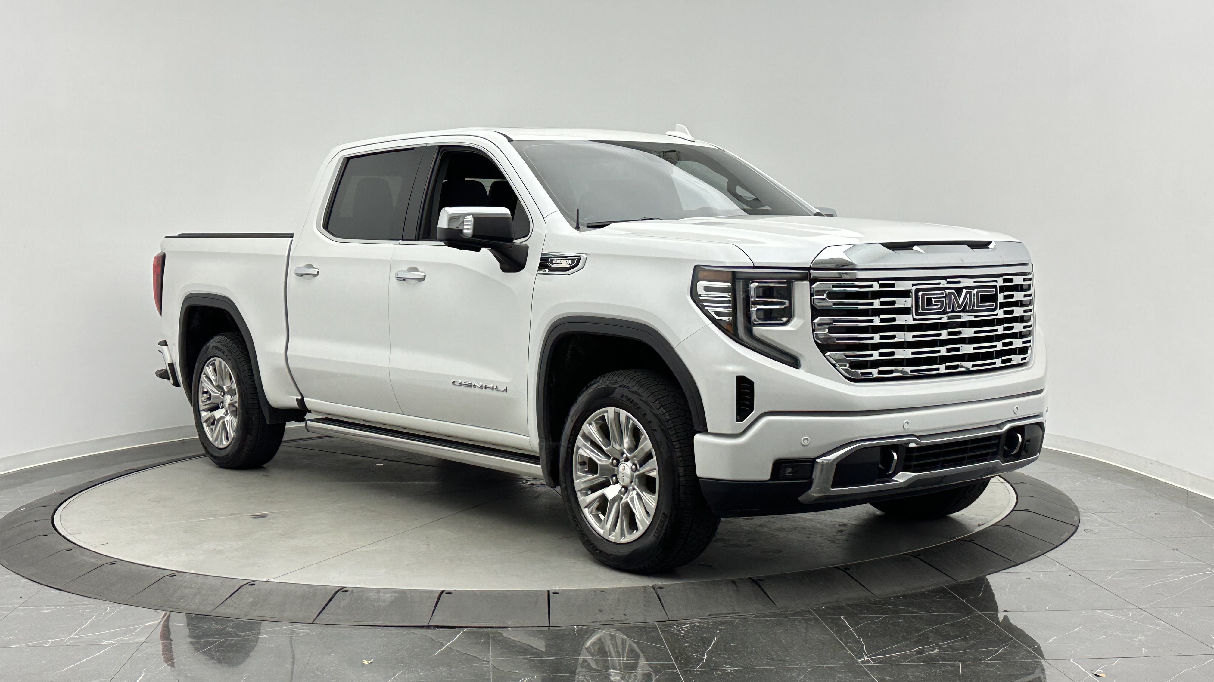 Used 2022 GMC Sierra 1500 Denali AWD/4WD image 3