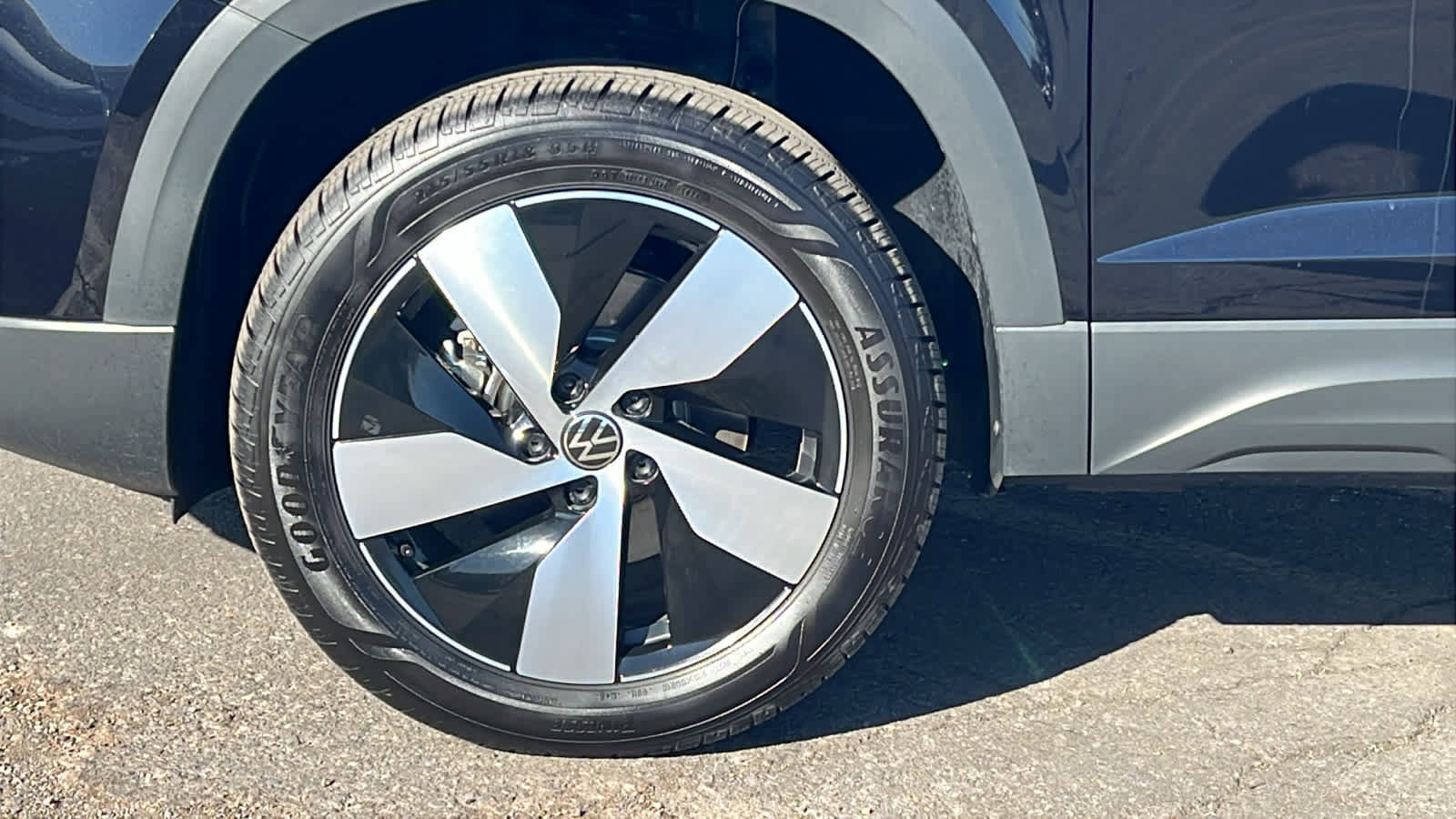 Used 2025 Volkswagen Taos S image 9