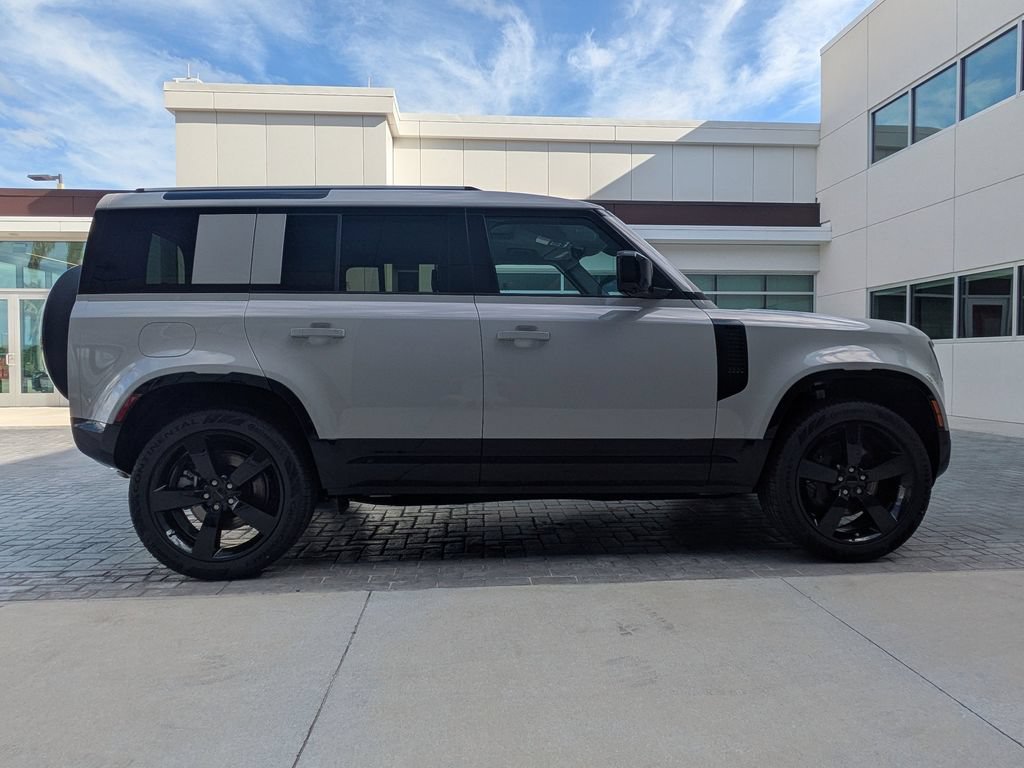 New 2026 Land Rover Defender 110 X-Dynamic SE AWD/4WD image 4