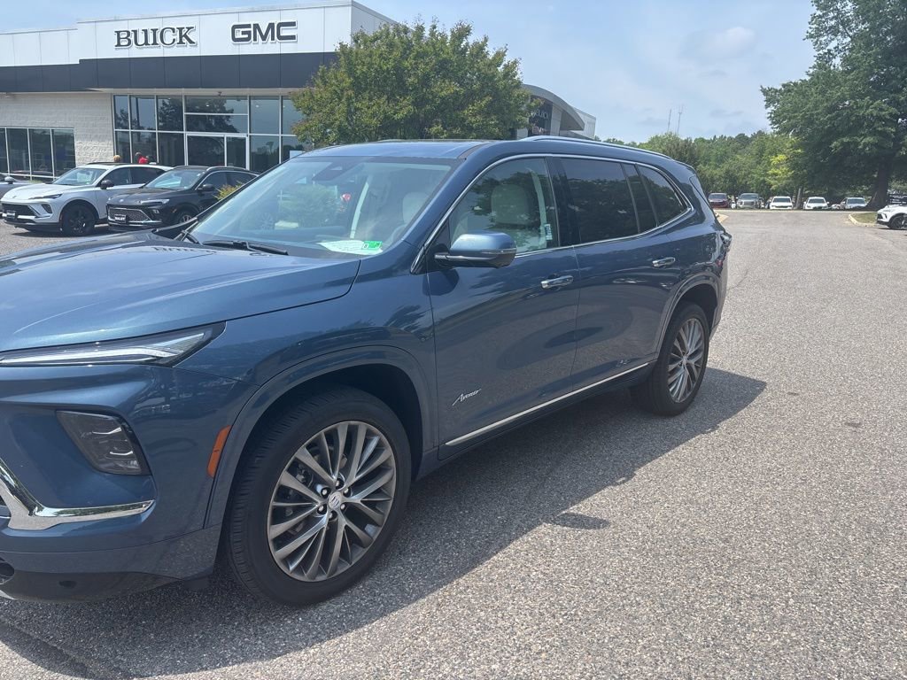 Used 2026 Buick Enclave Avenir AWD/4WD image 2