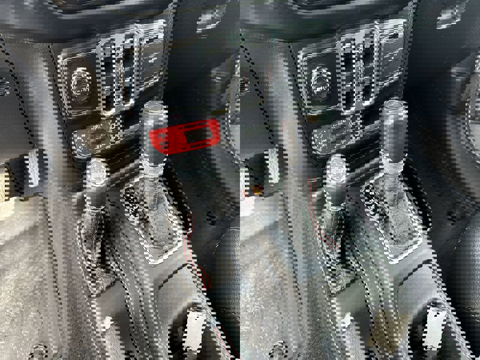 Used 2020 Jeep Gladiator Rubicon AWD/4WD image 16