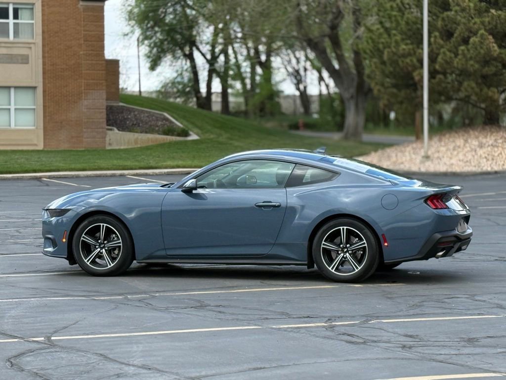 Used 2025 Ford Mustang Coupe RWD image 7