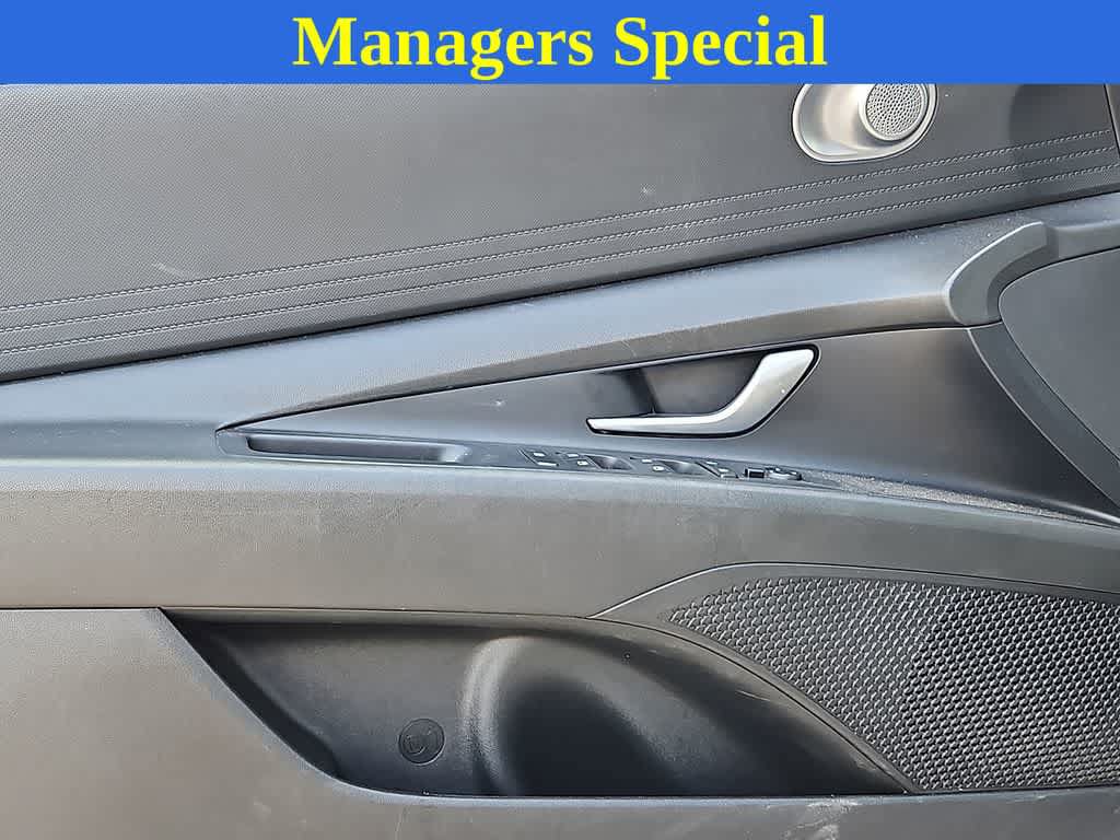 Used 2024 Hyundai Elantra SEL FWD image 11