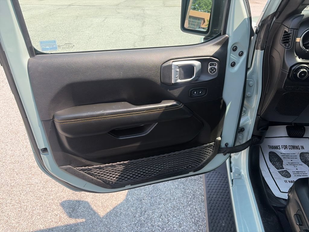 Used 2024 Jeep Wrangler Unlimited Sahara w/ Technology Group AWD/4WD image 11