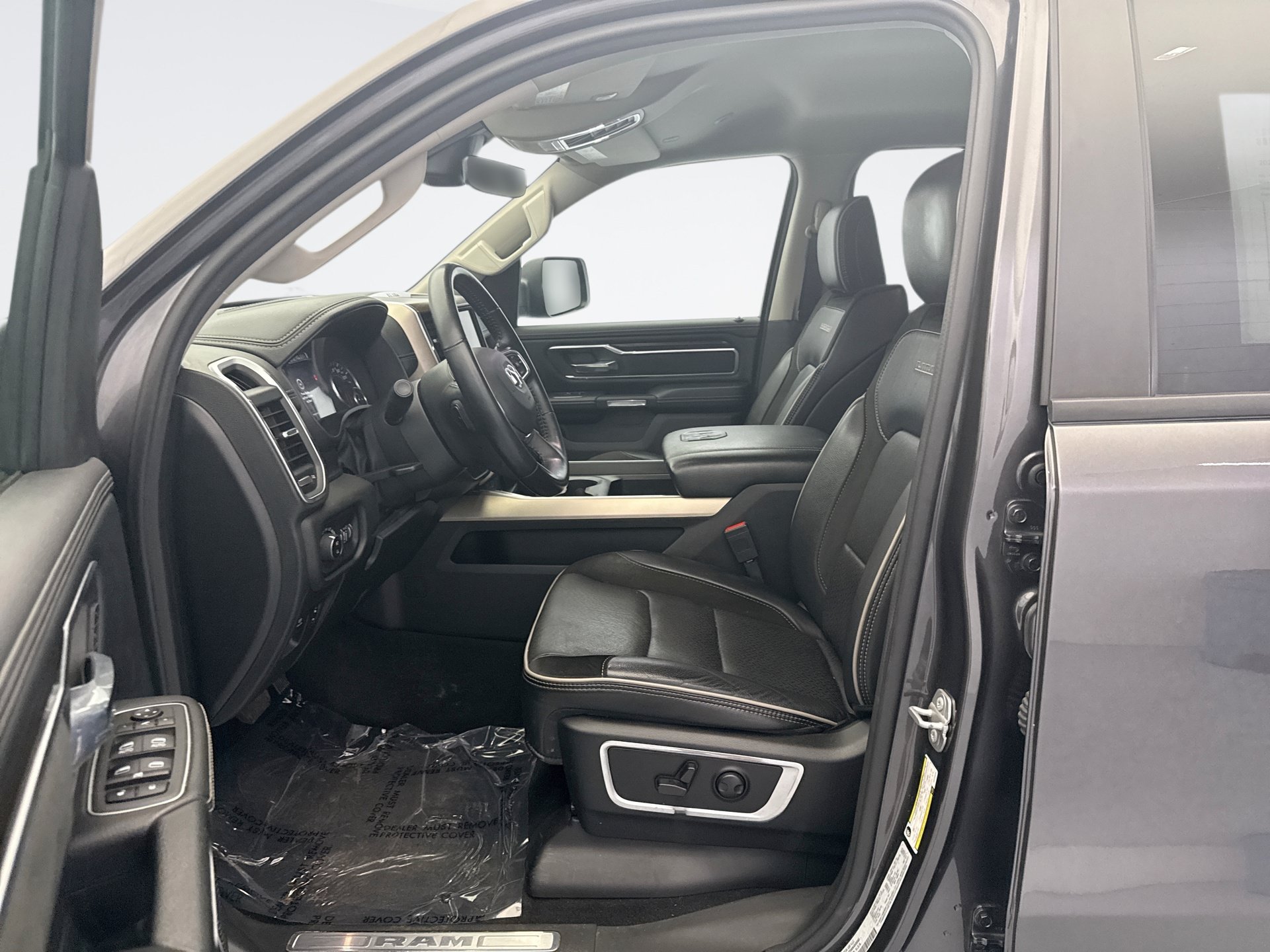 Used 2022 RAM 1500 Laramie AWD/4WD image 10