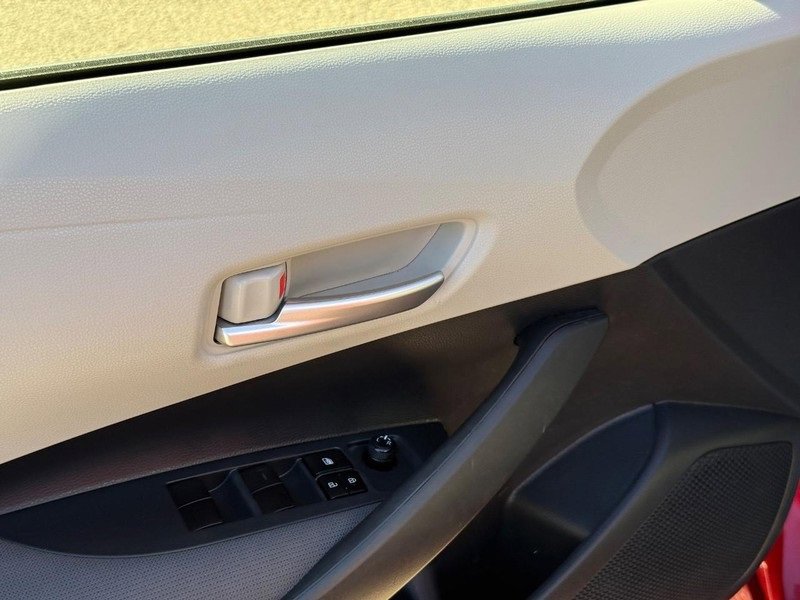 Used 2021 Toyota Corolla LE image 18