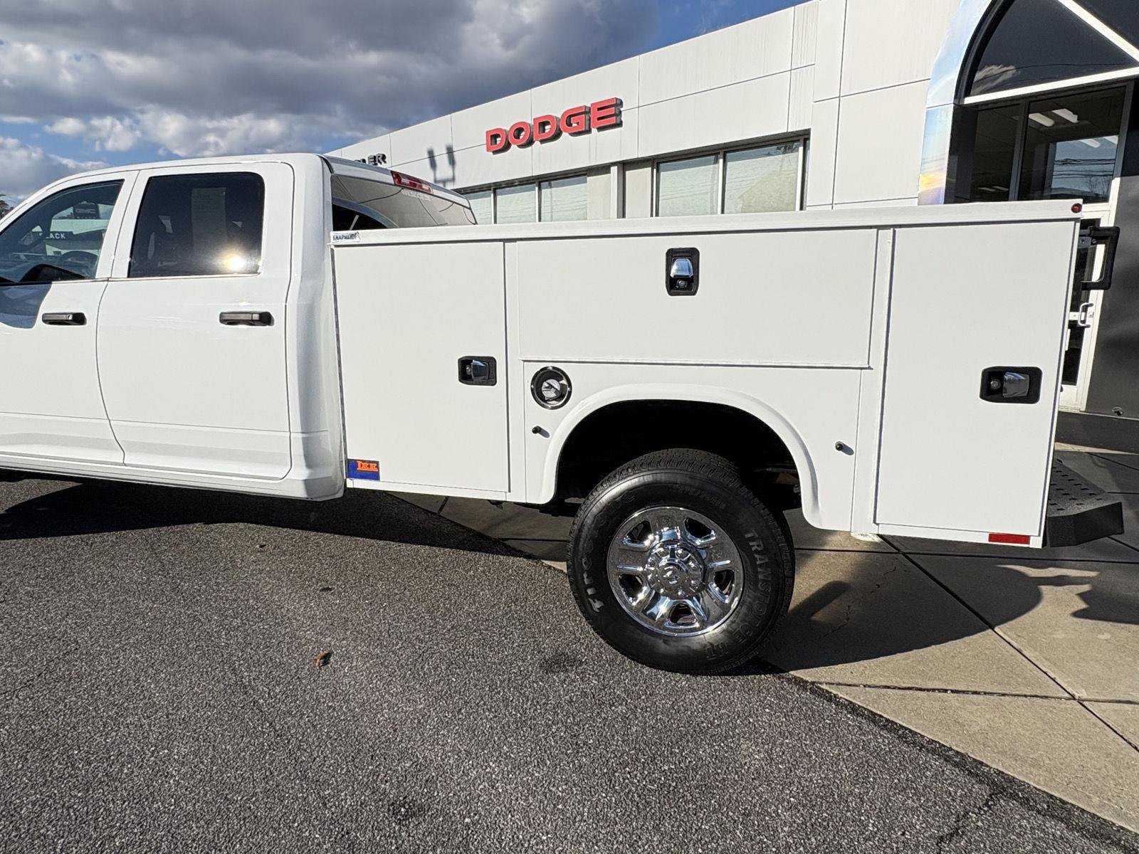Used 2024 RAM 3500 Tradesman w/ Chrome Appearance Group image 6