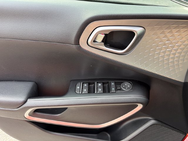 Certified 2022 Kia Soul LX FWD image 21