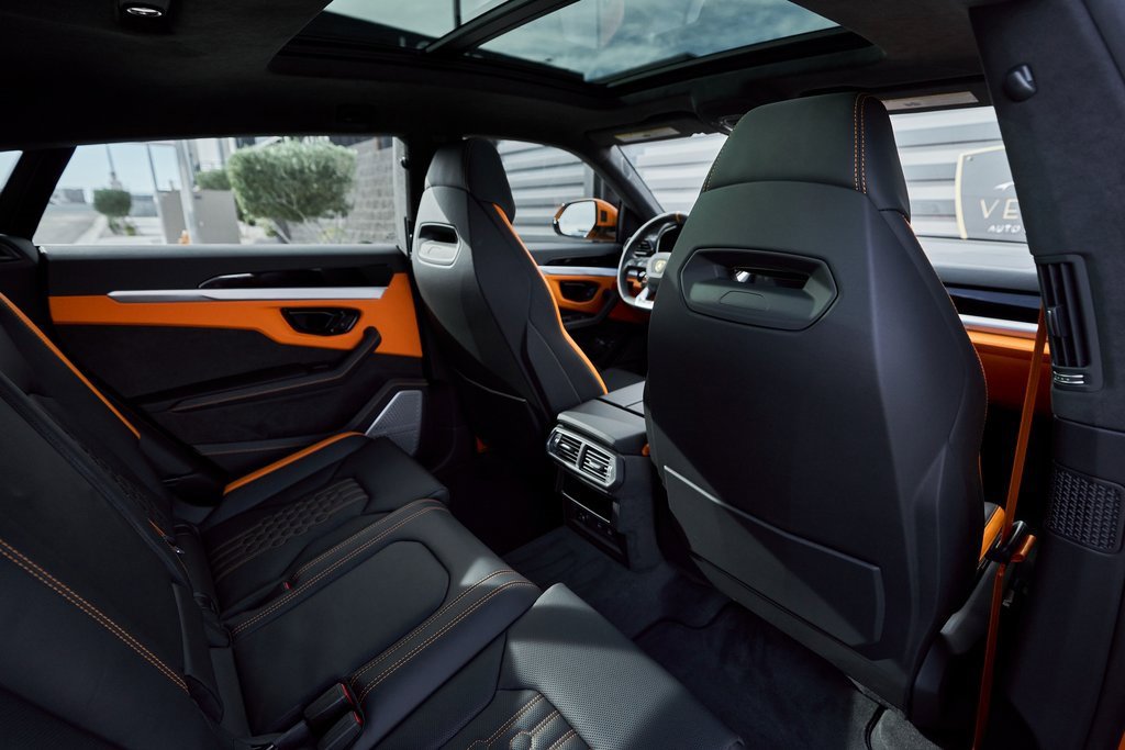 Used 2025 Lamborghini Urus SE image 37