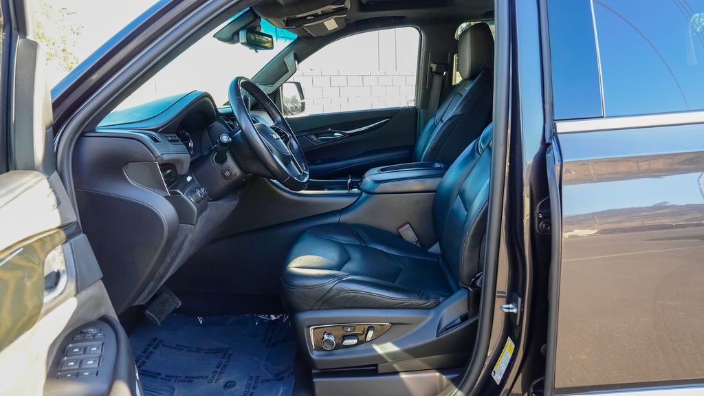 Used 2018 Cadillac Escalade ESV Platinum AWD/4WD image 17