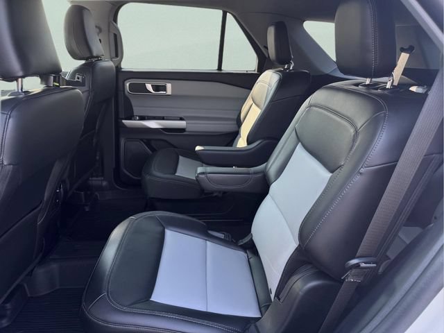 Used 2023 Ford Explorer XLT w/ Equipment Group 202A AWD/4WD image 14