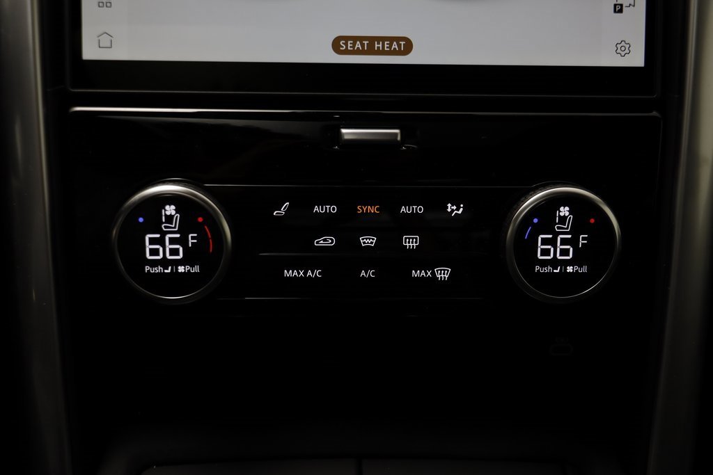 New 2025 Land Rover Discovery Dynamic SE image 13