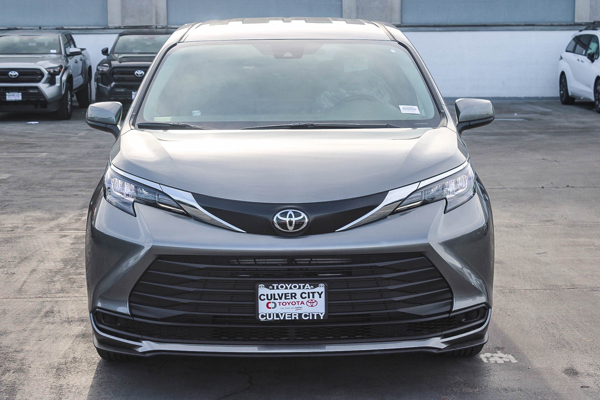 New 2026 Toyota Sienna LE FWD image 2