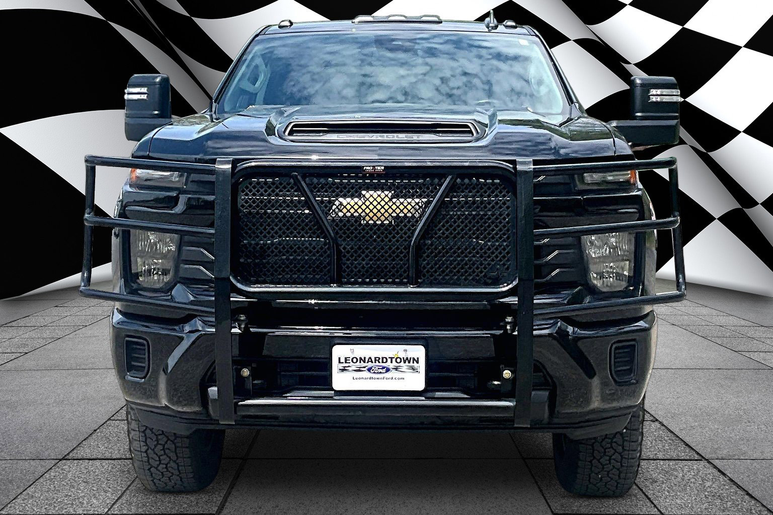 Used 2024 Chevrolet Silverado 2500 Custom w/ Custom Value Package AWD/4WD image 3