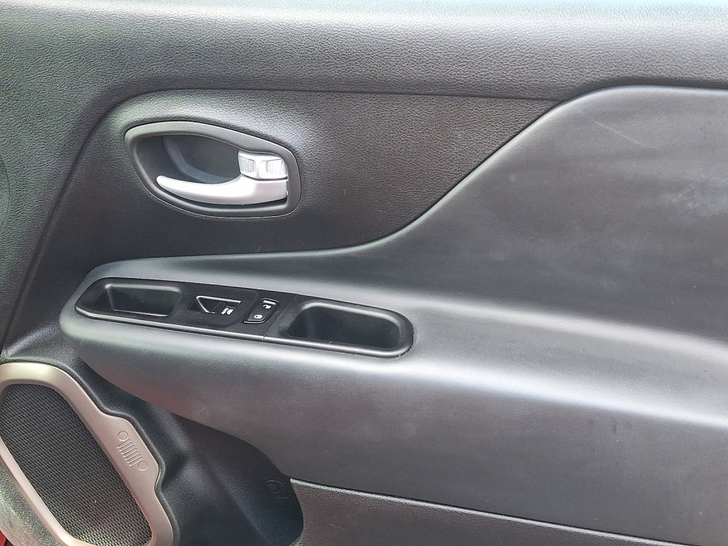 Certified 2023 Jeep Renegade Latitude image 10