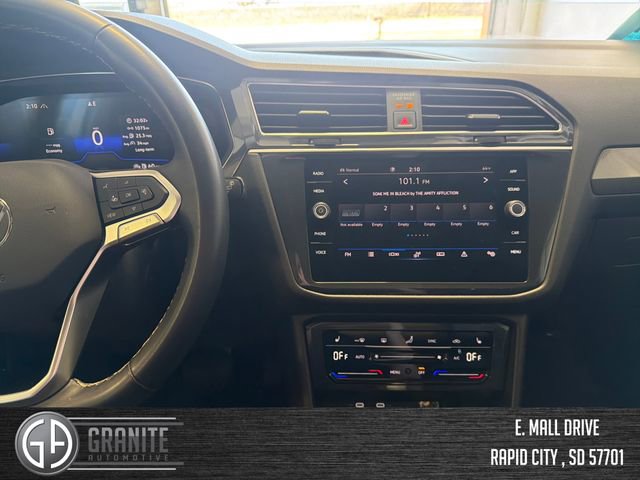 Used 2024 Volkswagen Tiguan SE w/ Panoramic Sunroof Package image 17