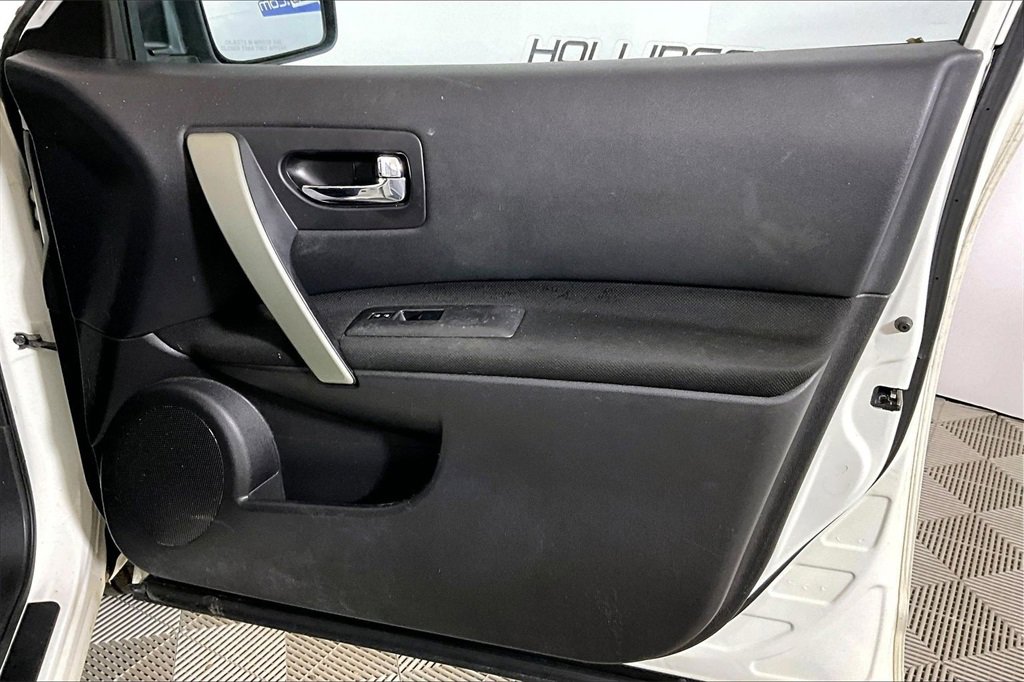 Used 2013 Nissan Rogue SV w/ Premium Pkg image 19