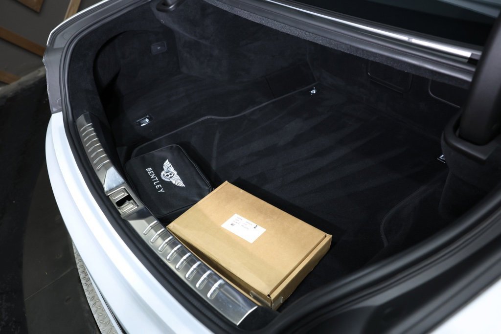 Used 2020 Bentley Flying Spur W12 image 17