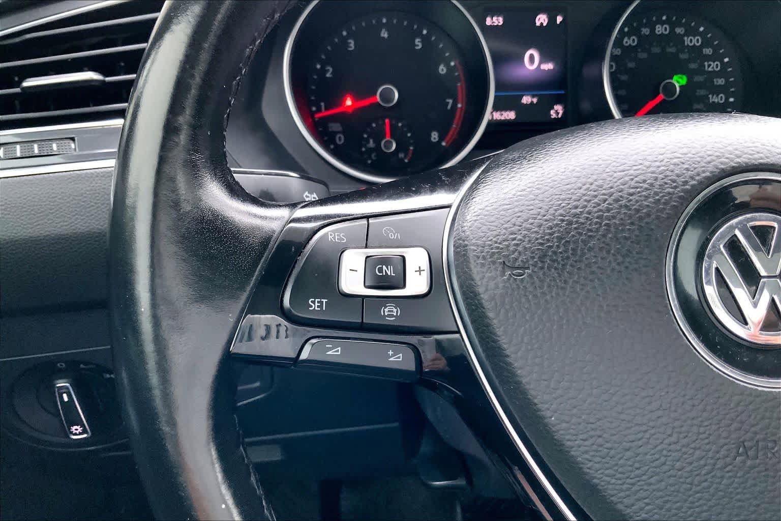 Used 2019 Volkswagen Tiguan SE w/ Panoramic Sunroof Package AWD/4WD image 25