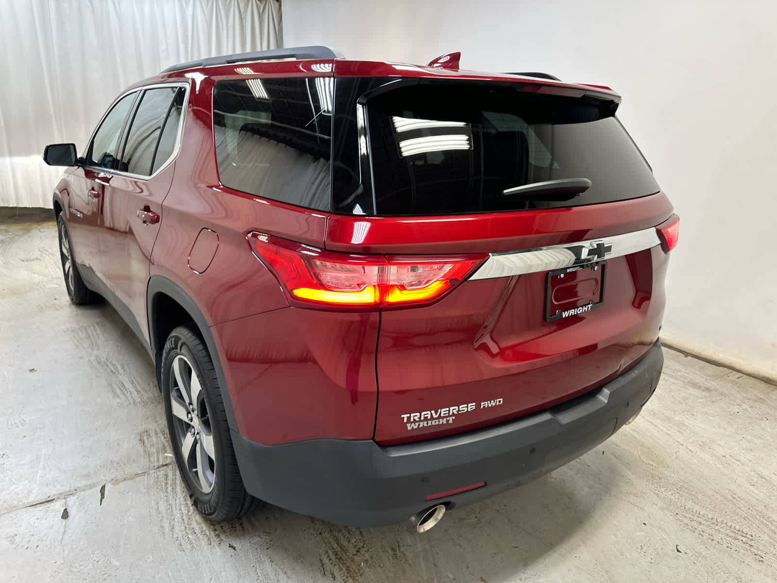 Used 2019 Chevrolet Traverse LT w/ LT Premium Package AWD/4WD image 2
