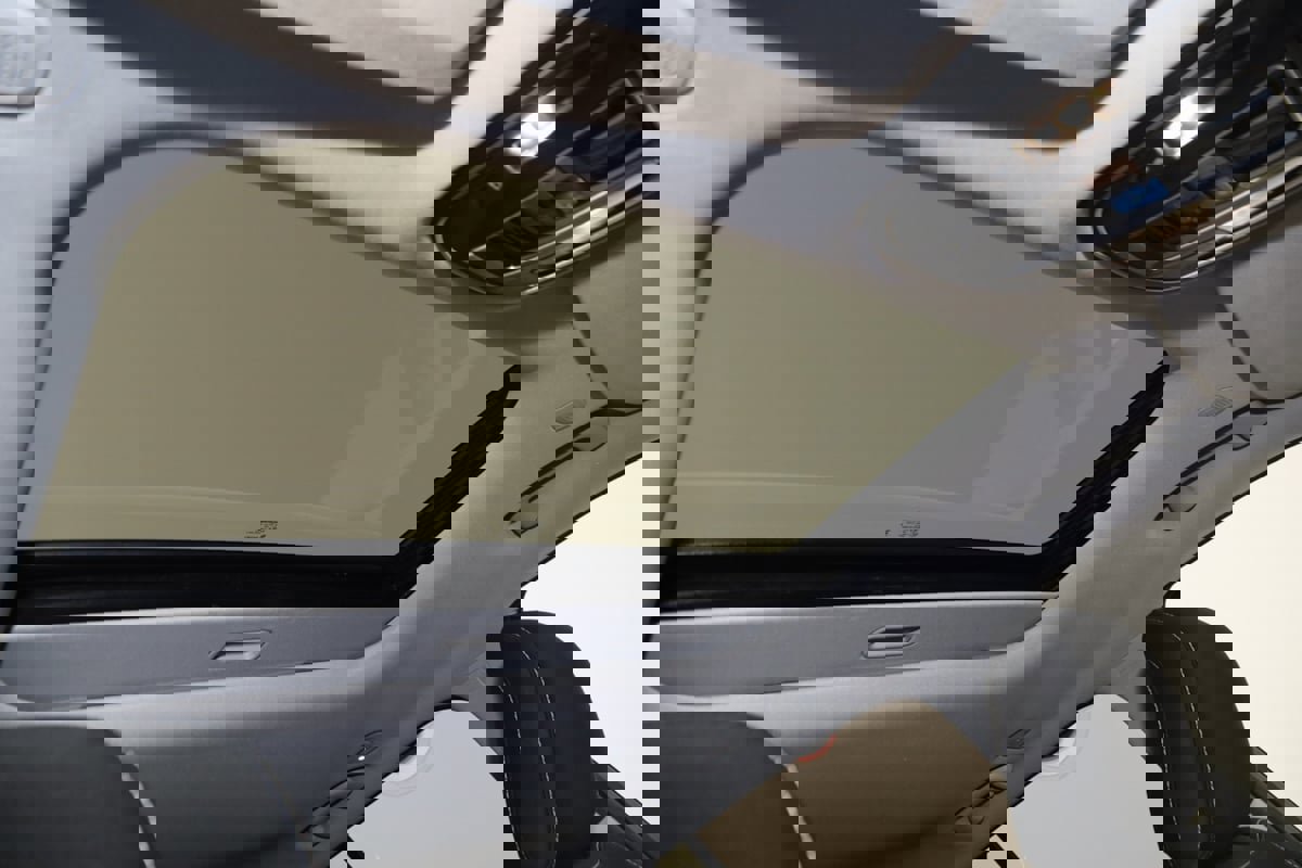 Used 2023 Jeep Grand Cherokee Laredo X image 9