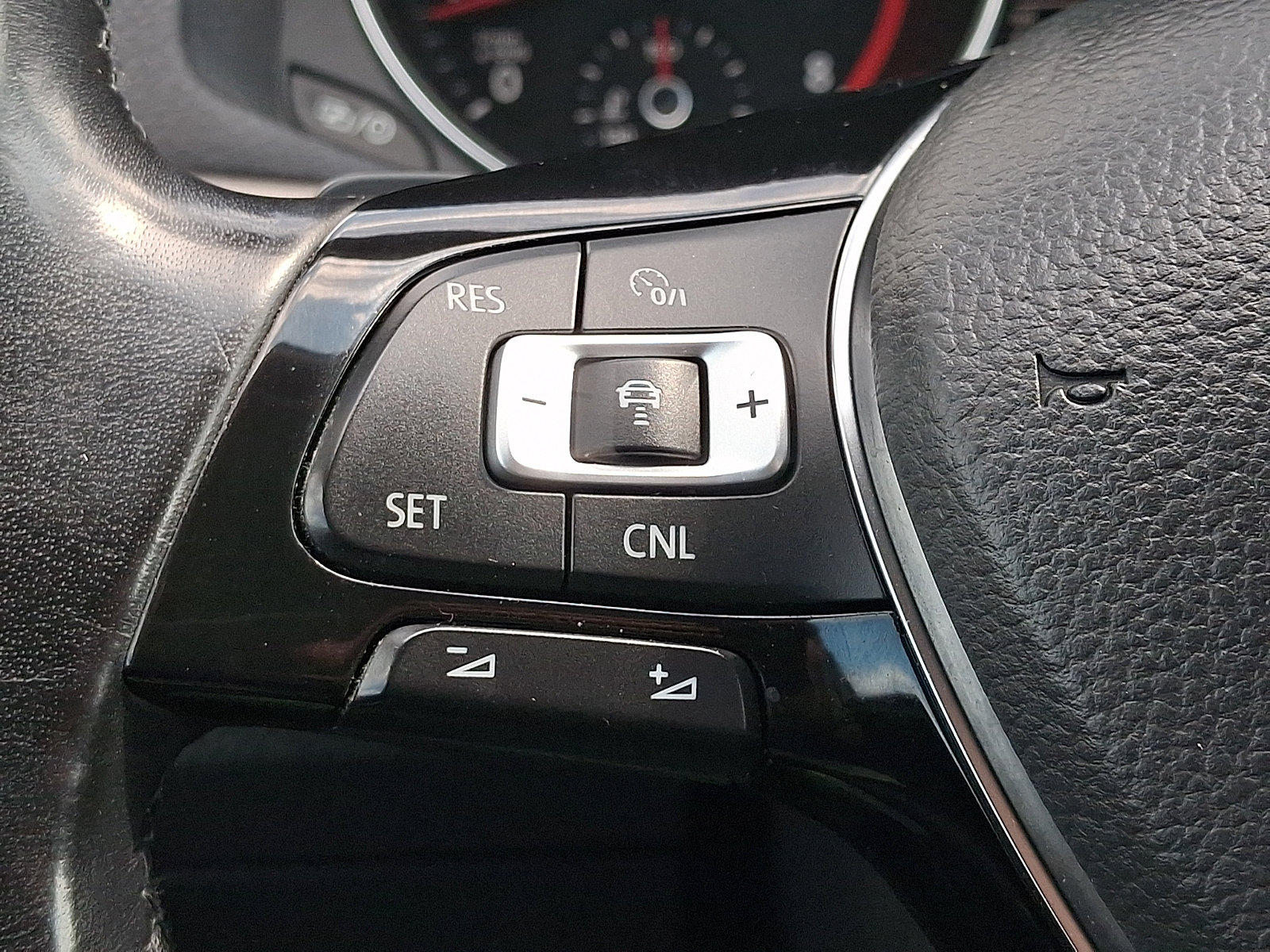 Used 2018 Volkswagen Passat 2.0T S FWD image 22
