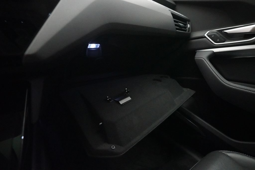 Used 2022 Audi e-tron Premium Plus w/ Premium Plus Package AWD/4WD image 30
