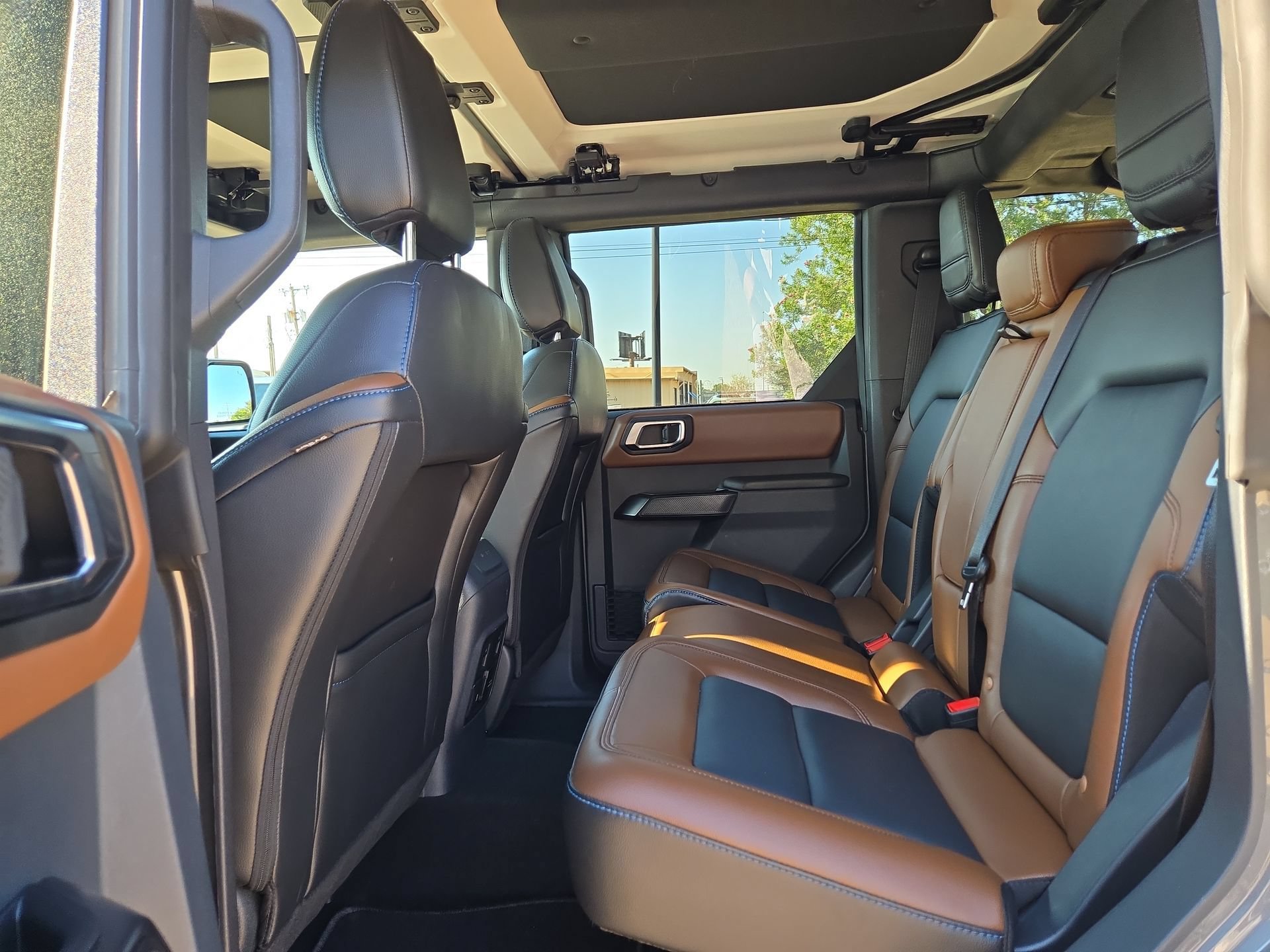Used 2024 Ford Bronco Outer Banks AWD/4WD image 13