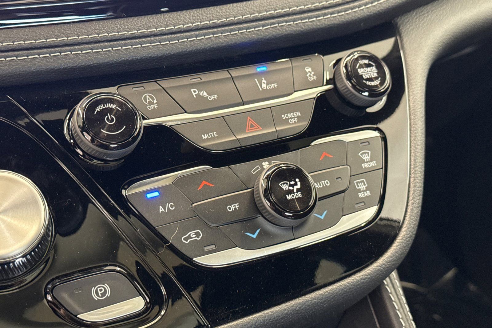 New 2026 Chrysler Pacifica Limited image 19