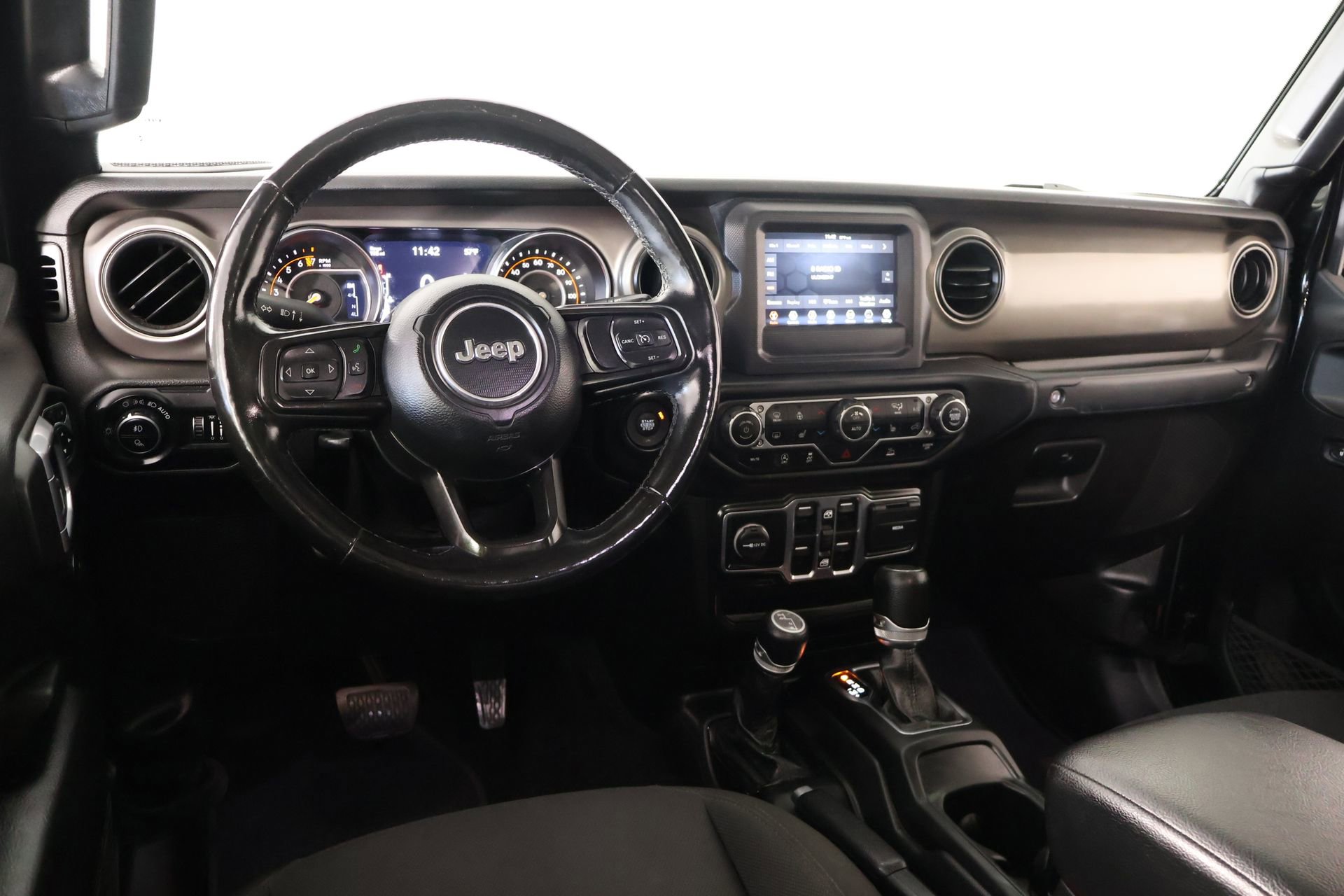 Used 2020 Jeep Gladiator Sport w/ Quick Order Package 24S AWD/4WD image 2