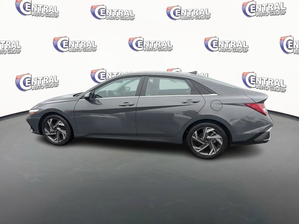 Certified 2025 Hyundai Elantra SEL image 8