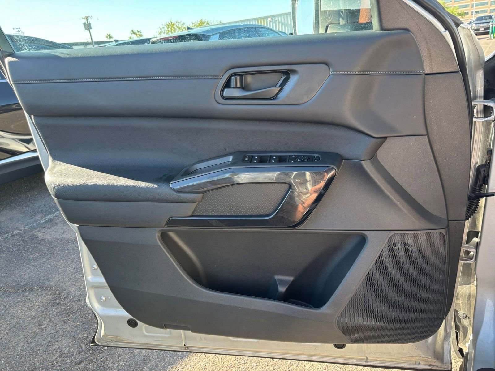 Used 2025 Nissan Pathfinder SV FWD image 18