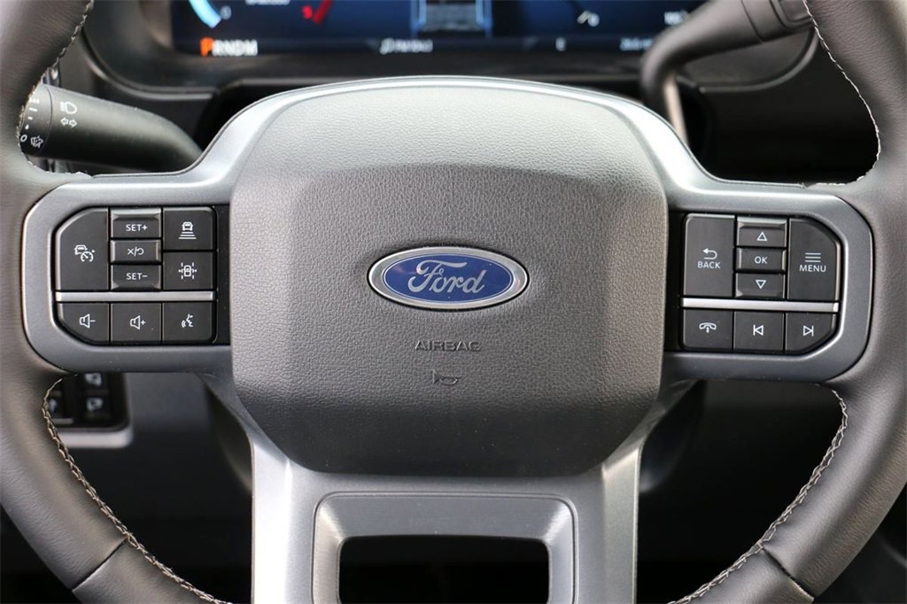 New 2026 Ford F250 Lariat w/ Black Appearance Package image 32