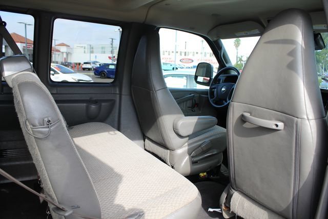 Used 2020 Chevrolet Express 3500 LT w/ LT Preferred Equipment Group RWD image 32