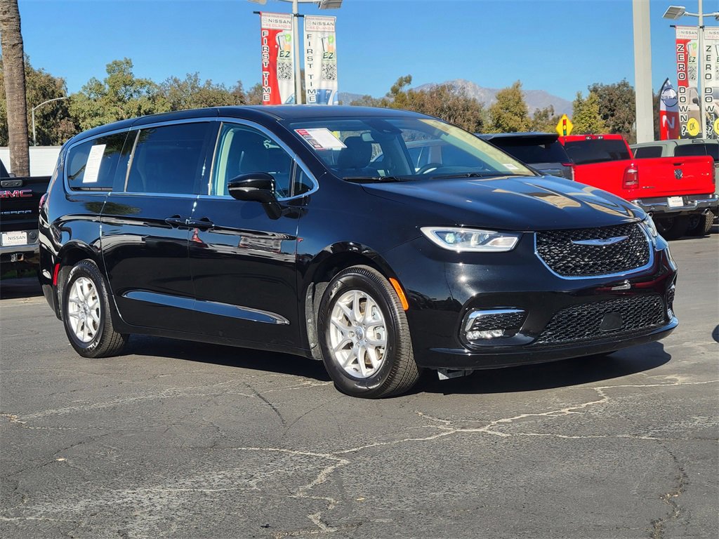 Used 2024 Chrysler Pacifica Touring-L image 35