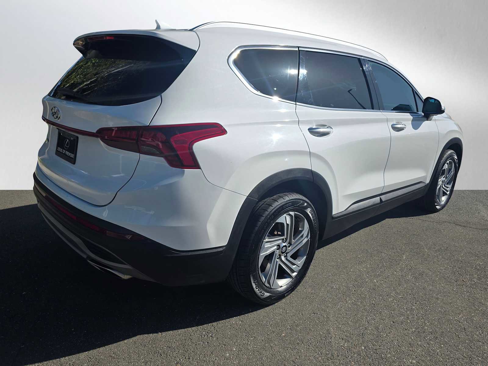 Used 2023 Hyundai Santa Fe SEL FWD image 3