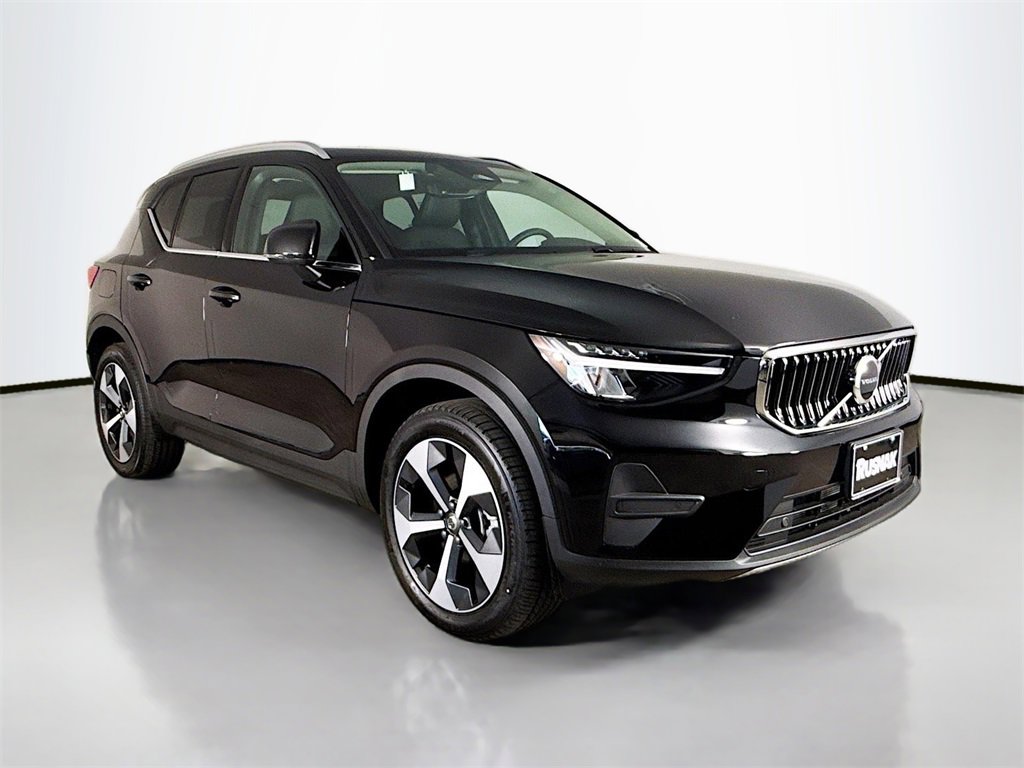 New 2025 Volvo XC40 B5 Core w/ Protection Package Premier