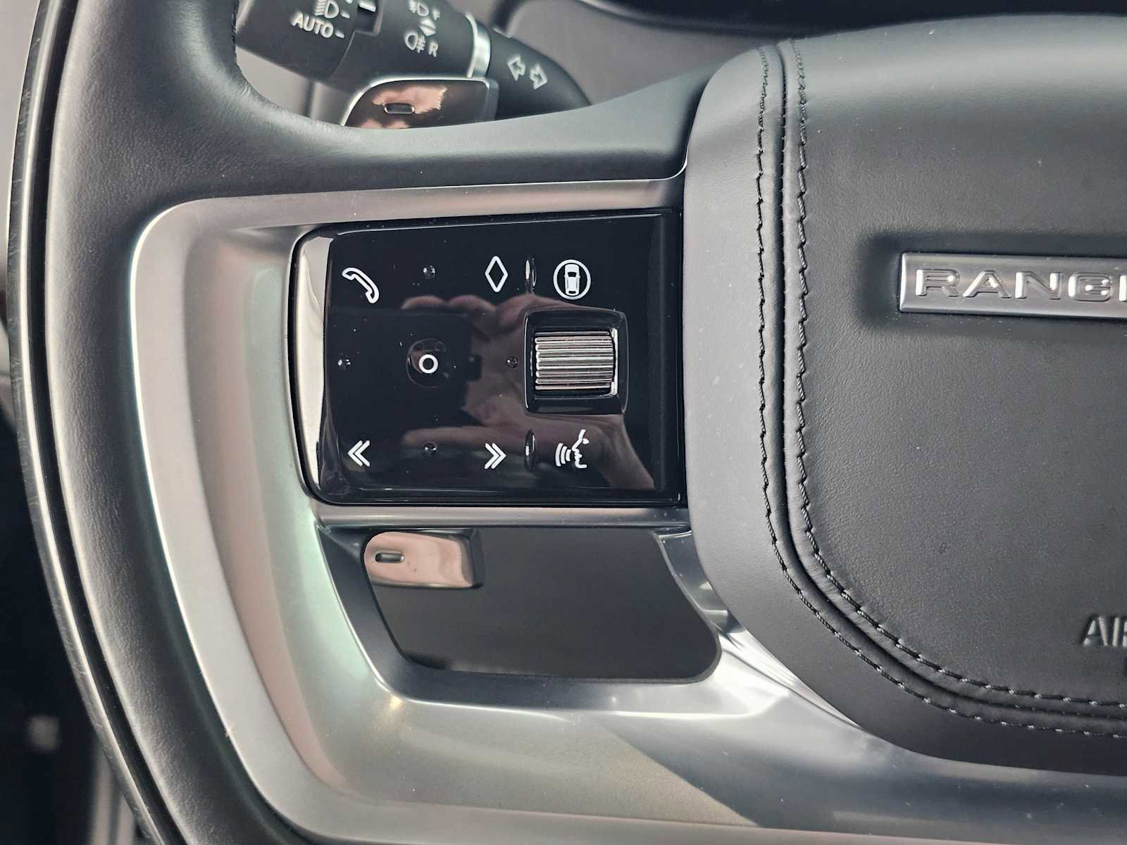 Used 2025 Land Rover Range Rover SE AWD/4WD image 27