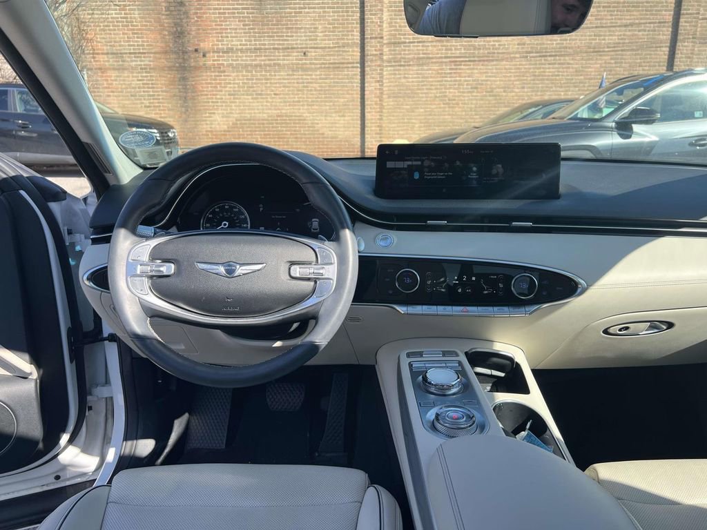 Used 2023 Genesis GV70 2.5T w/ Advanced Package image 12
