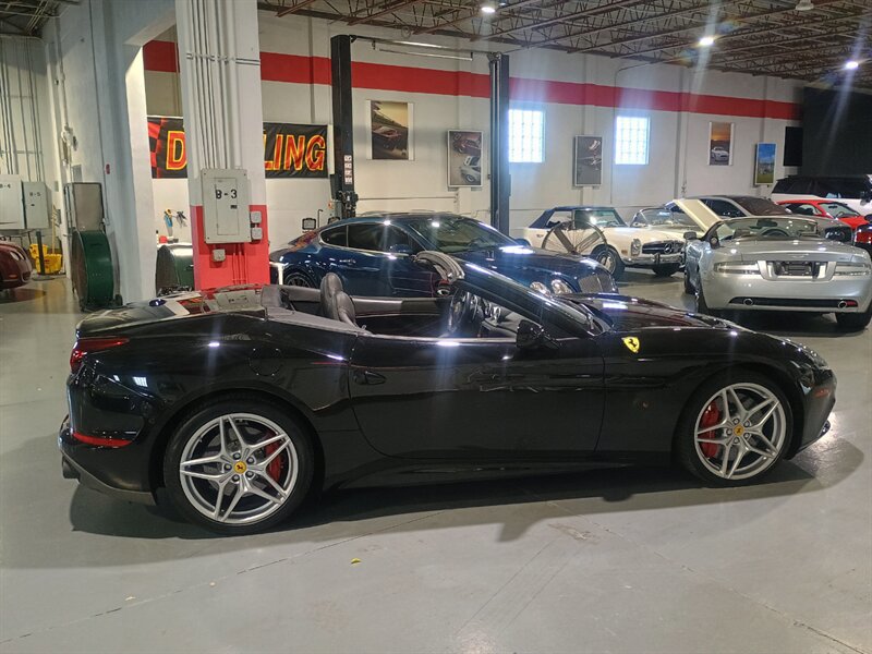 Used 2018 Ferrari California T RWD image 7