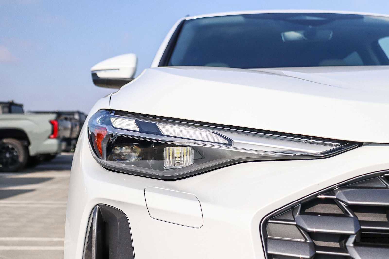 Used 2025 Audi Q5 Premium w/ Convenience Package image 9