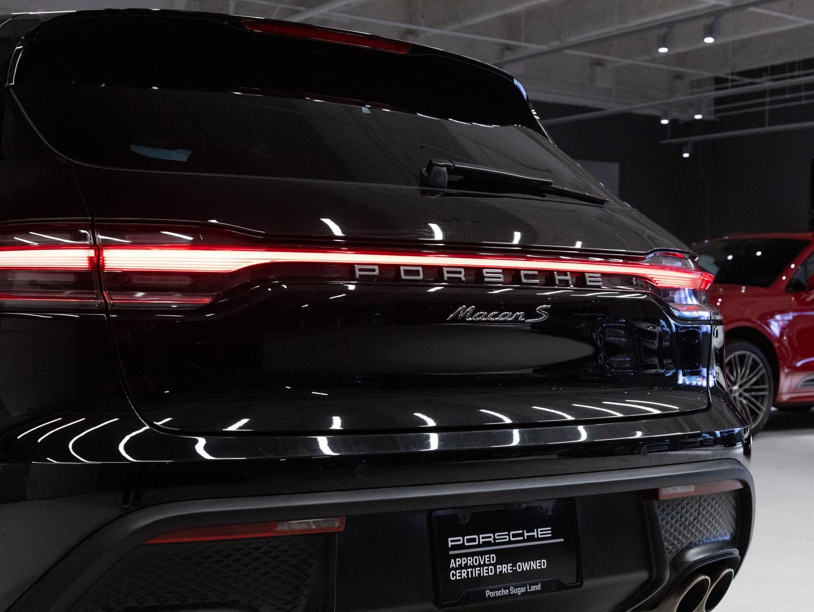 Certified 2023 Porsche Macan S AWD/4WD image 31