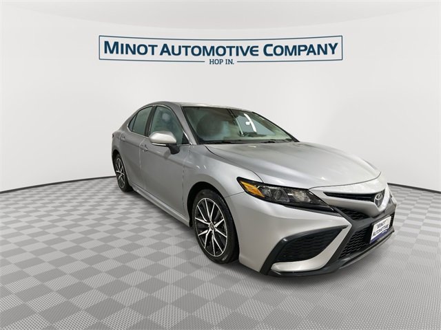 Used 2023 Toyota Camry SE image 2