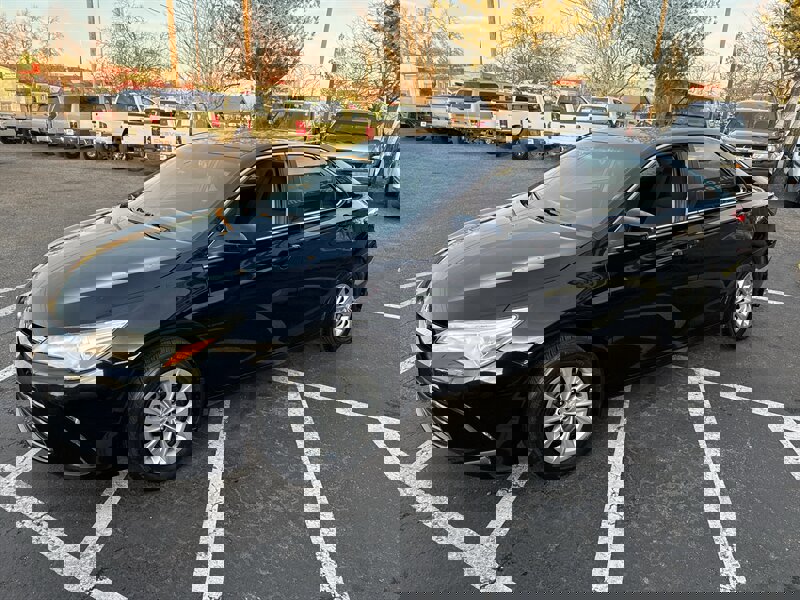 Used 2016 Toyota Camry LE image 2