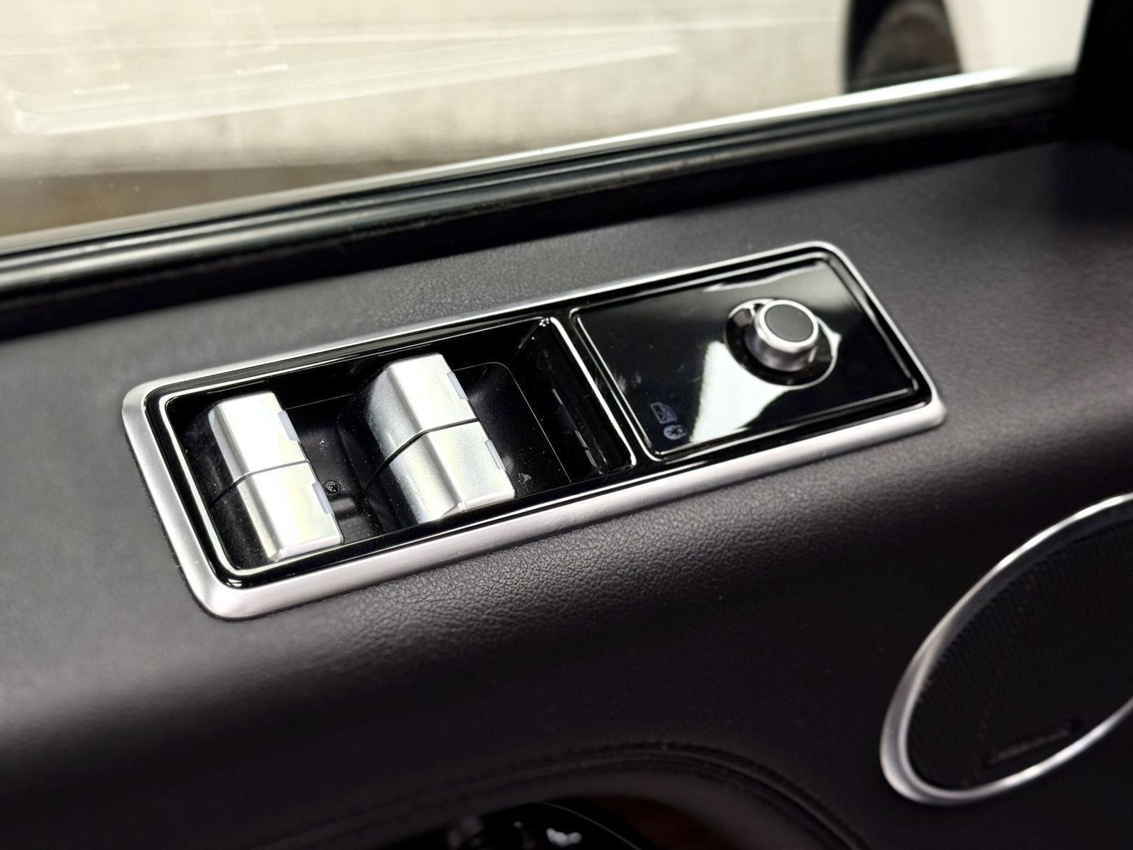 Used 2019 Land Rover Range Rover AWD/4WD image 13