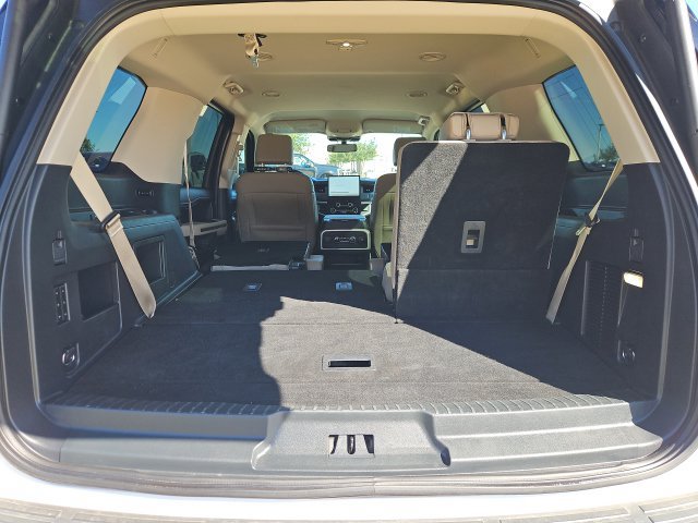 Used 2024 Ford Expedition XLT RWD image 7