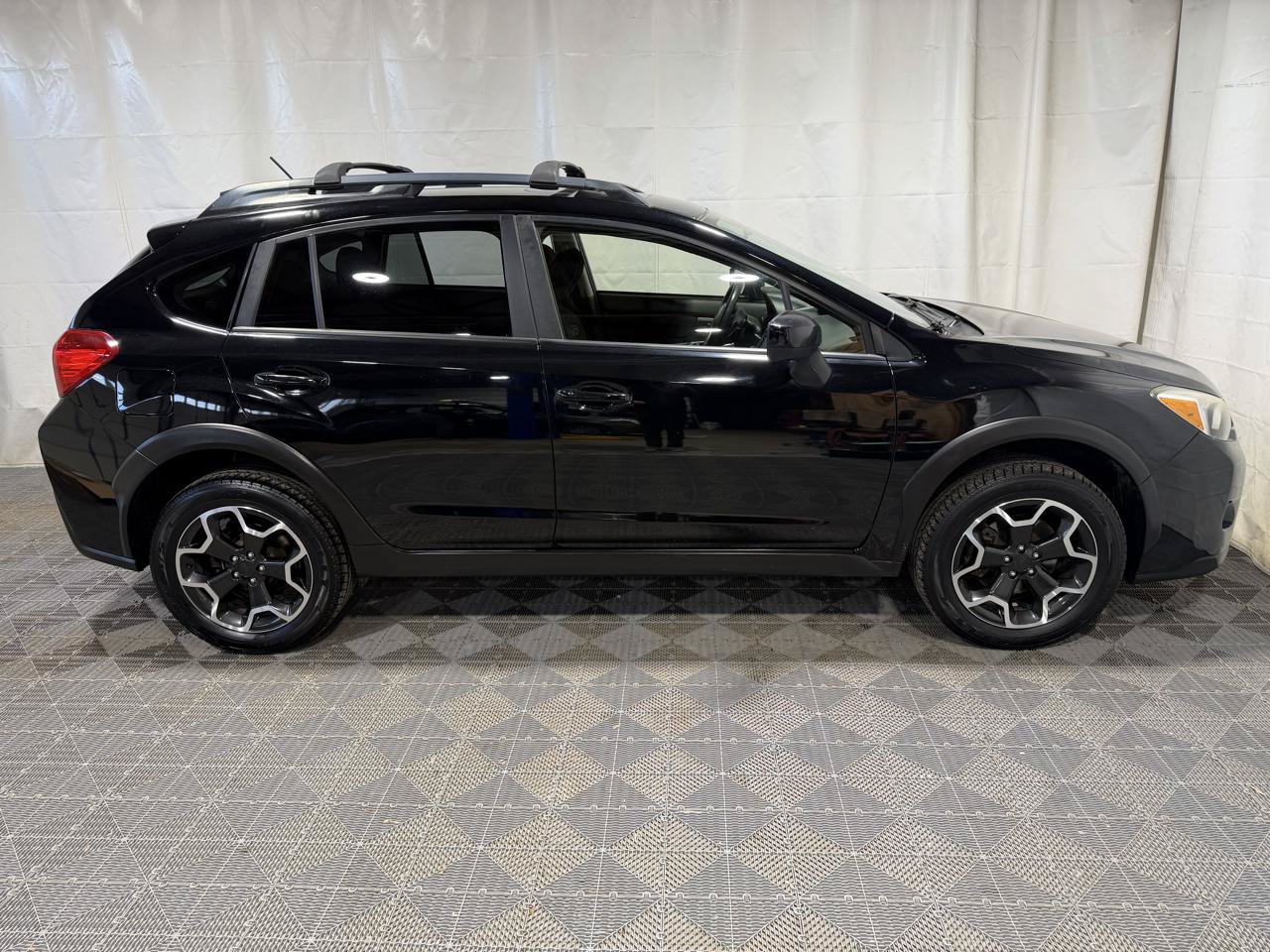 Used 2015 Subaru Crosstrek 2.0i Premium w/ Moonroof Package AWD/4WD image 3