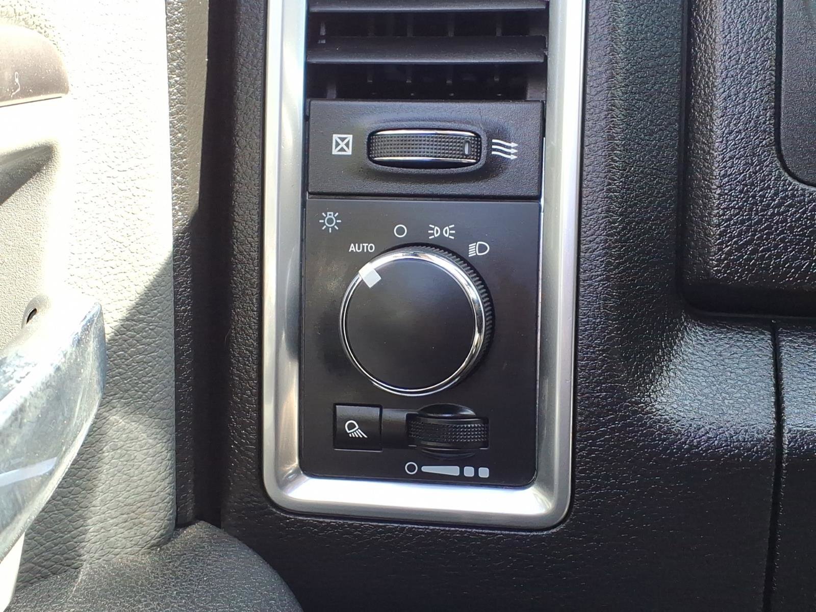 Used 2021 RAM 1500 Classic SLT AWD/4WD image 18