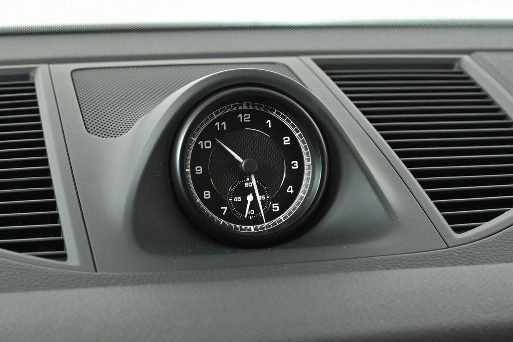 Certified 2025 Porsche Macan image 12