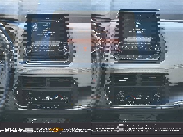 Used 2023 Nissan Rogue SV image 16